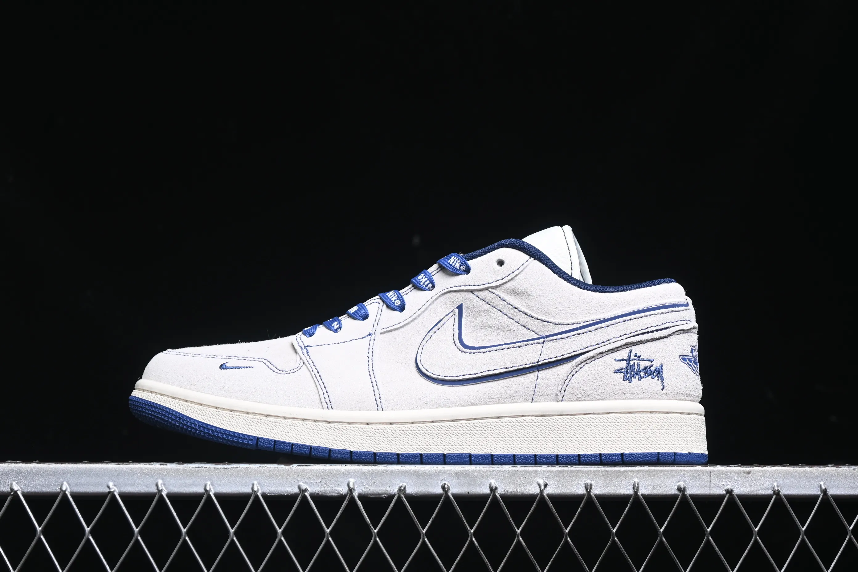 All Categories Air Jordan Jordan Series Basketball Shoes Air Jordan 1 Low High-end Customized Low-top Sneakers Air Jordan 1 Low AJ1 Joe 1 Stusi Joint-Whole Pig Eight Gray Blue Lines High-end Customized Low-top Retro Basketball Shoes DM9188-006
